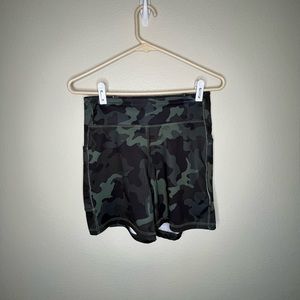 Tek Gear Camo 4” Biker Shorts size M